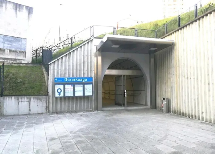 Bilbao, 3 Hab, 5 Camas, Wifi, Metro, Aparcamiento Gratis,