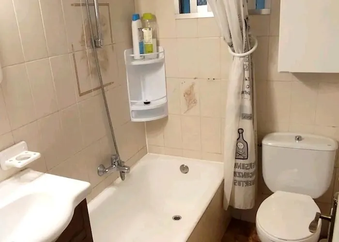 Bilbao, 3 Hab, 5 Camas, Wifi, Metro, Aparcamiento Gratis, Lejlighed *